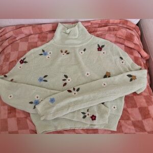 Zara cropped sweater size small green with flowers